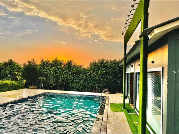 Farmhouse Near Noida Expressway – Best Locations, Connectivity & What to Check